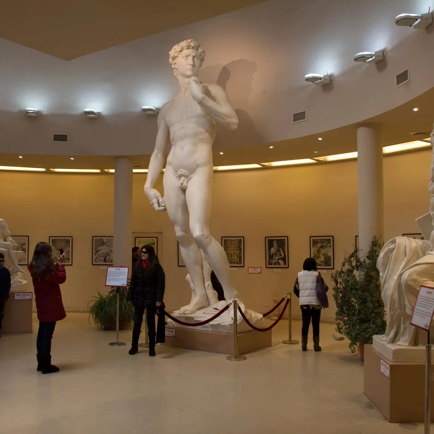 Réplica da escultura de David na Galeria de Arte do Teleférico de Cerro Otto